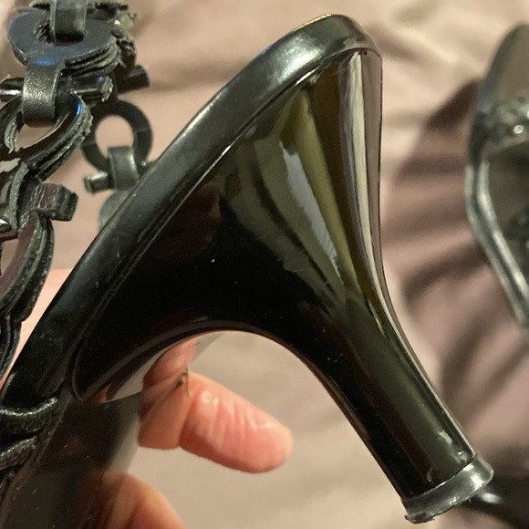 Salvatore Ferragamo kitten heel leather patent vinyl sandals Black size 8 - Picture 7 of 11